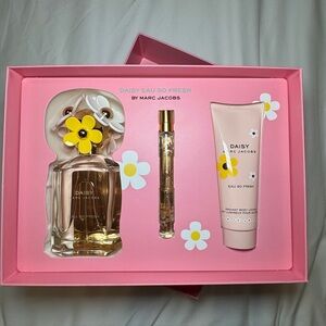 brand new never opened Marc Jacob’s daisy perfume cologne gift set